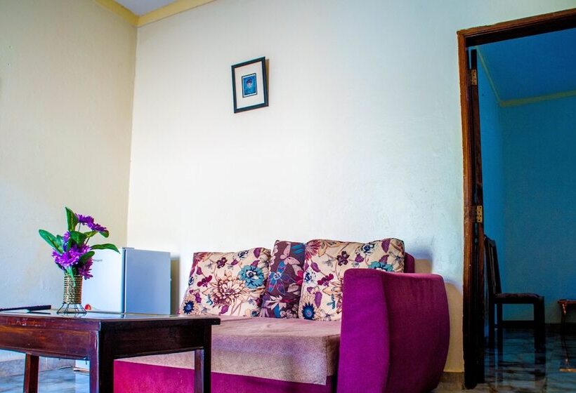 هتل Gorilla African Guest House