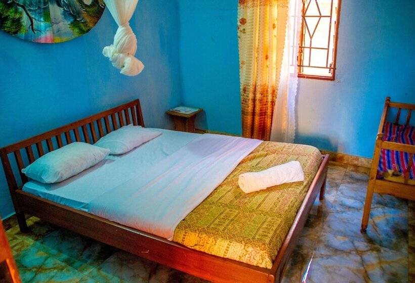 هتل Gorilla African Guest House
