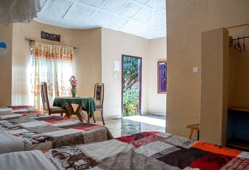 هتل Gorilla African Guest House