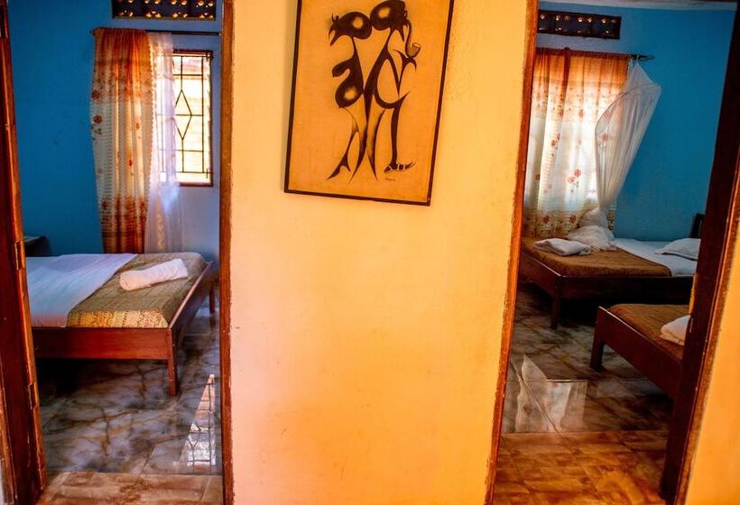 هتل Gorilla African Guest House