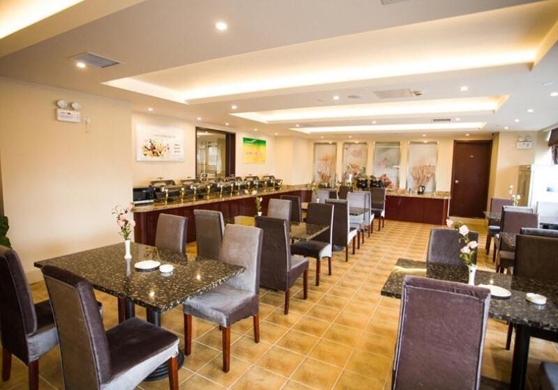 Отель Greentree Inn Anhui Wuhu Zhongshan Road Pedestrian Street Express