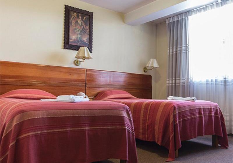ホテル Hostal Imperial