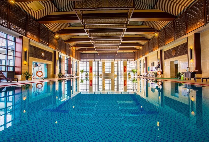 Отель New Century Resort Yuyao Siming Lake