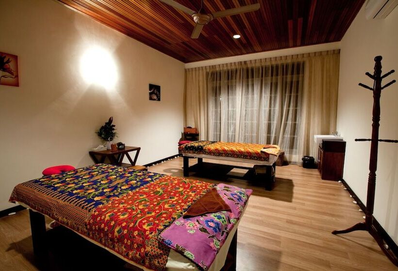 هتل Pom Pom Island Resort
