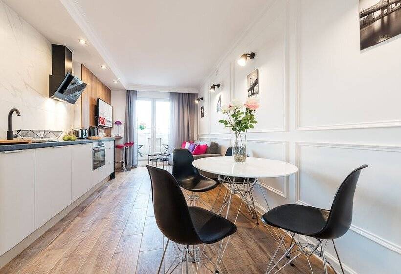 هتل Rondo Onz P&o Apartments