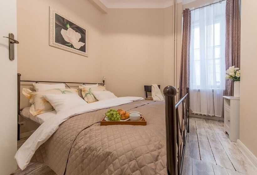 هتل Rondo Onz P&o Apartments