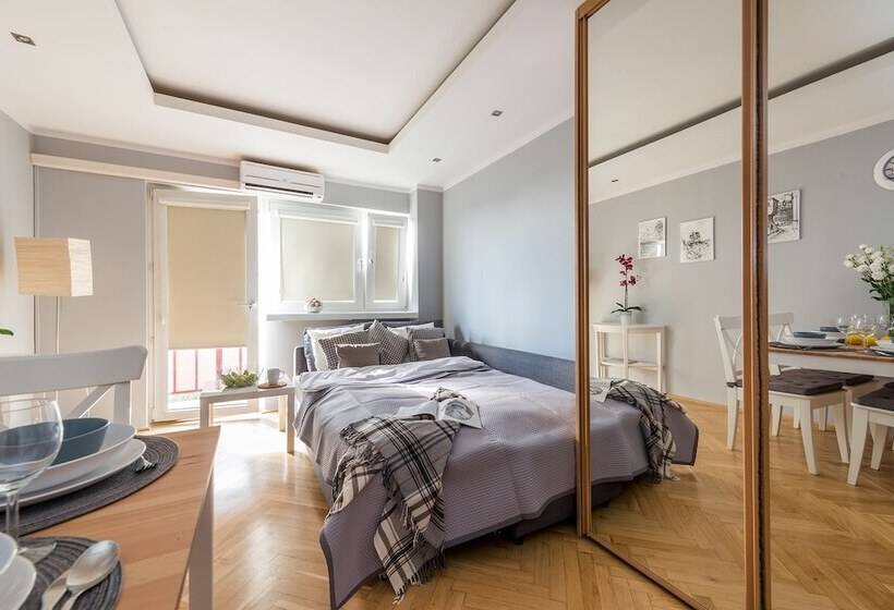 هتل Rondo Onz P&o Apartments