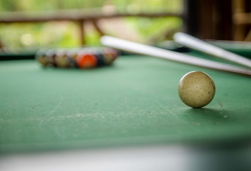 Hotel Roots Retreat And Camping Resort