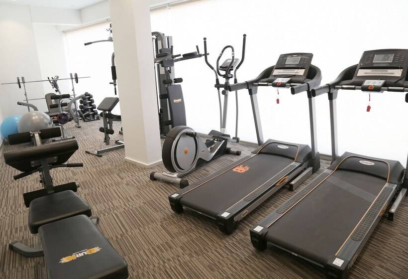 هتل The Flora Grand