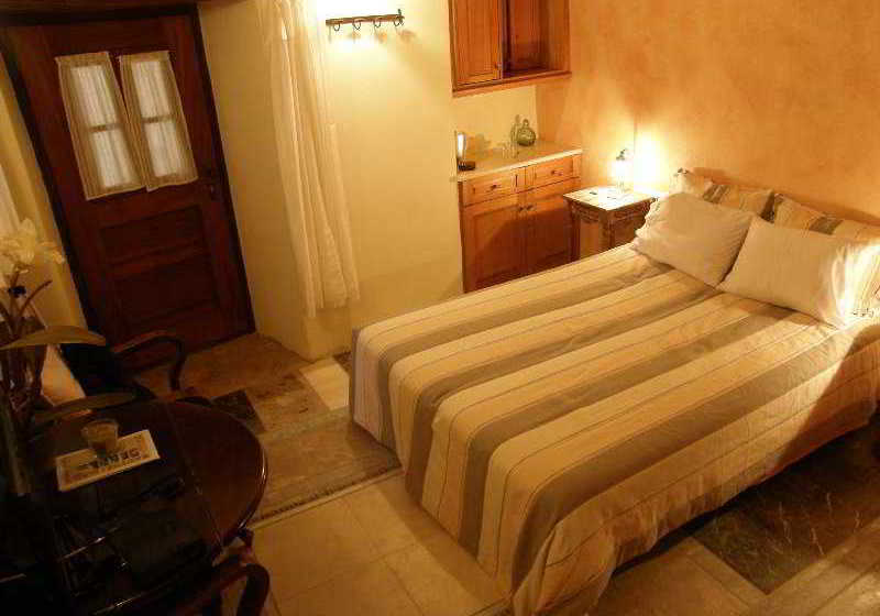 هتل Alkmini Monemvasia Castle House