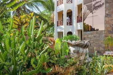 هتل Amani Luxury Apartments Diani Beach