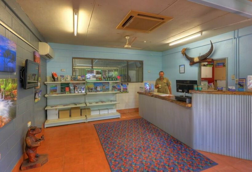 هتل Batchelor Holiday Park