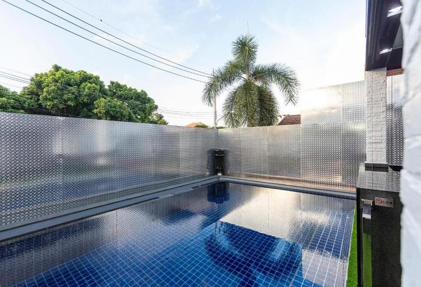 هتل Greg's Residence