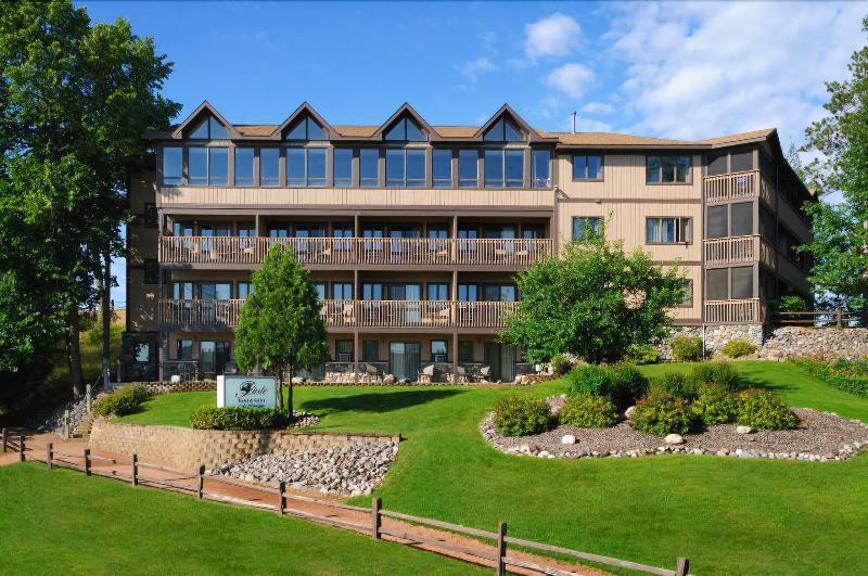 The Pointe Hotel And Suites