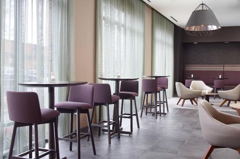 호텔 Courtyard By Marriott Lagrange