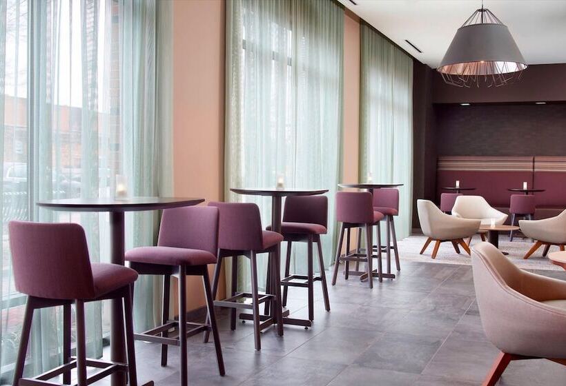 호텔 Courtyard By Marriott Lagrange
