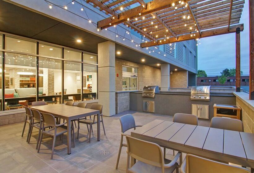 هتل Home2 Suites By Hilton Montreal Dorval