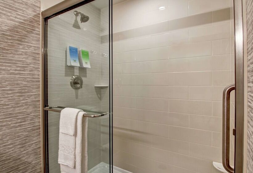هتل Home2 Suites By Hilton Montreal Dorval