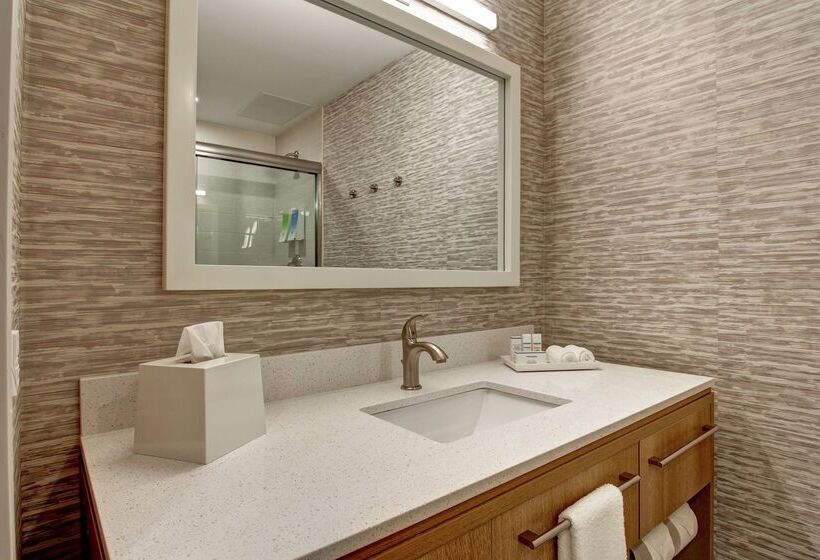 هتل Home2 Suites By Hilton Montreal Dorval