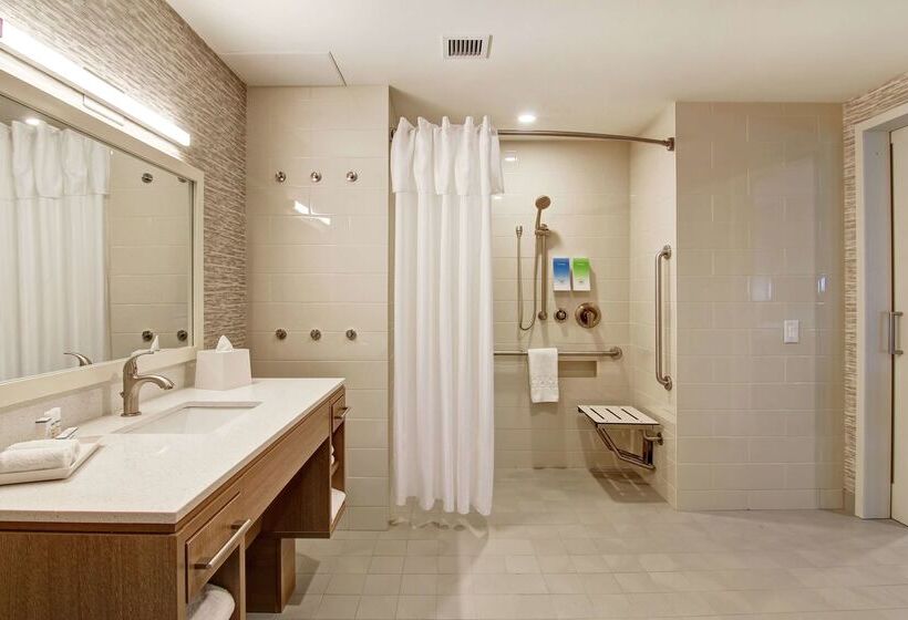 هتل Home2 Suites By Hilton Montreal Dorval