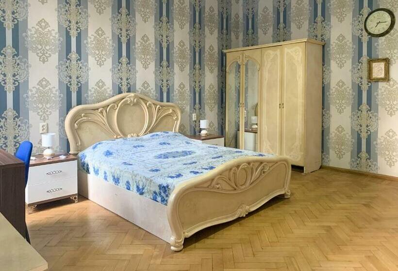 هتل Leon Rooms
