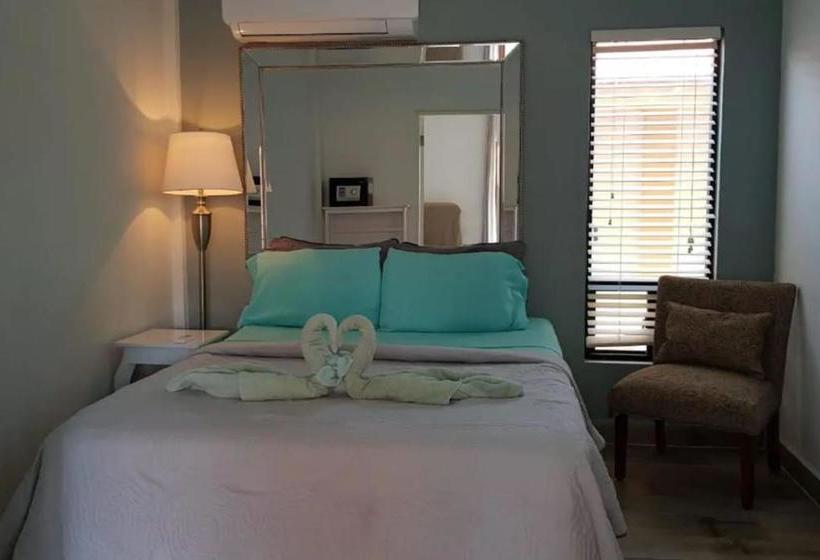בית מלון כפרי The Beach Club Resort At Caye Caulker