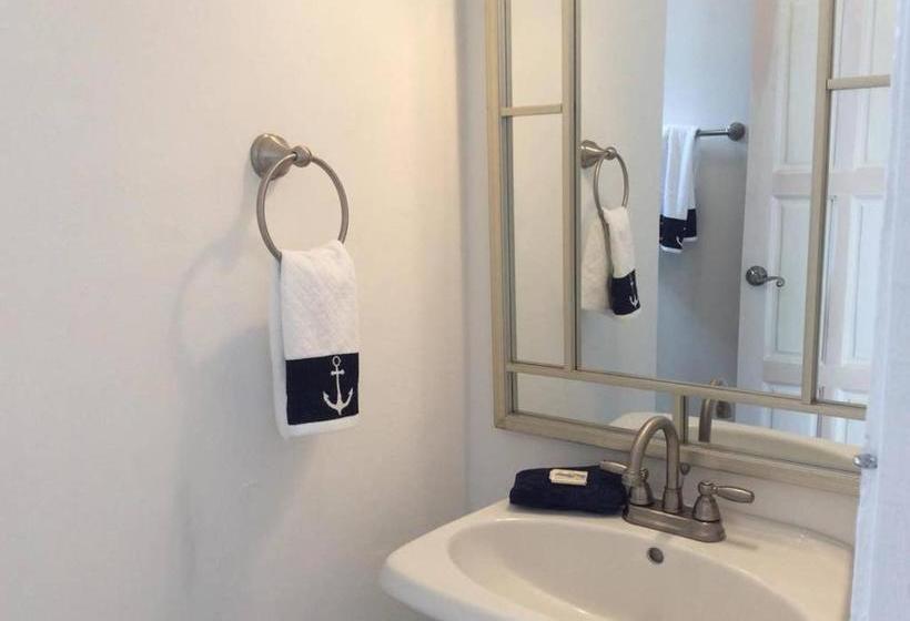 בית מלון כפרי The Beach Club Resort At Caye Caulker