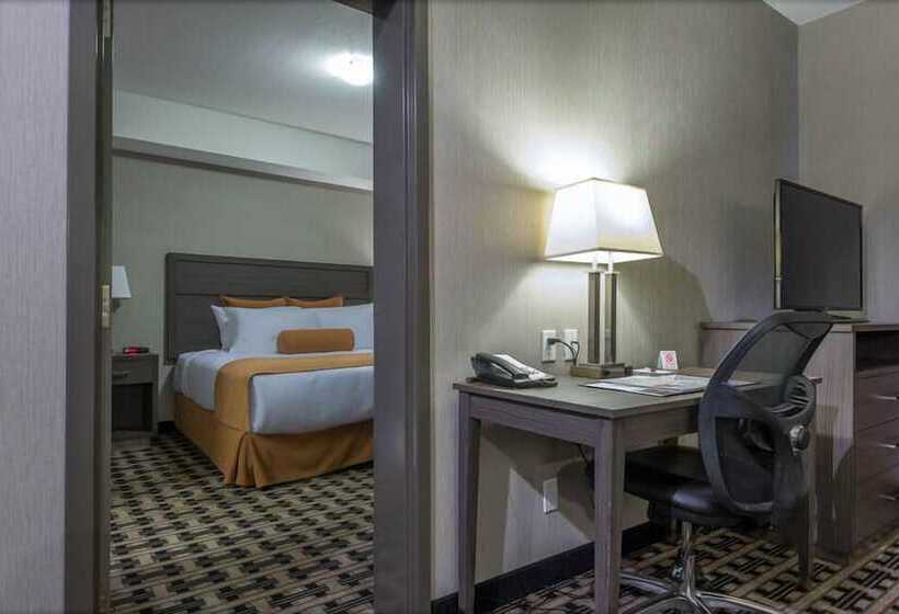 בית מלון כפרי Timber Ridge Inn And Suites