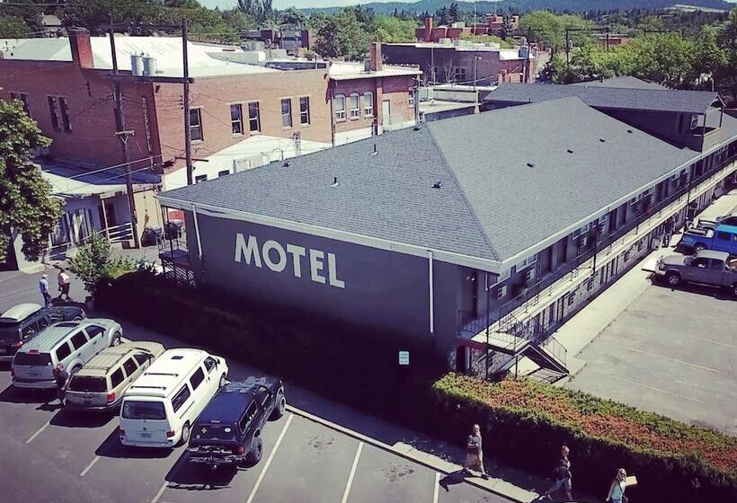 Monarch Motel