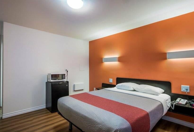 Motel 6 Sudbury, On