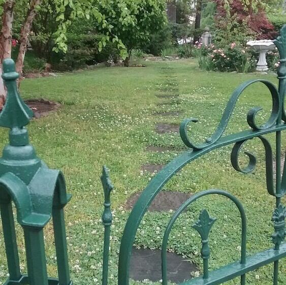 هتل 1890 Williams House Inn