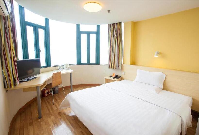 هتل 7days Inn Urumqi Yan An Road Branch