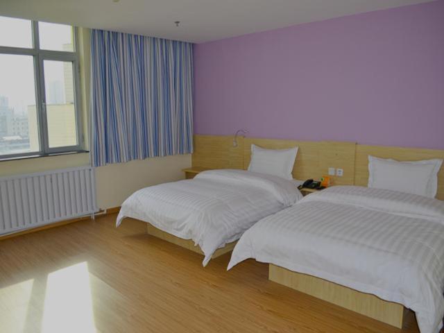 هتل 7days Inn Urumqi Yan An Road Branch