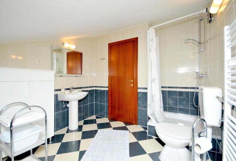 هتل Apartments Roza