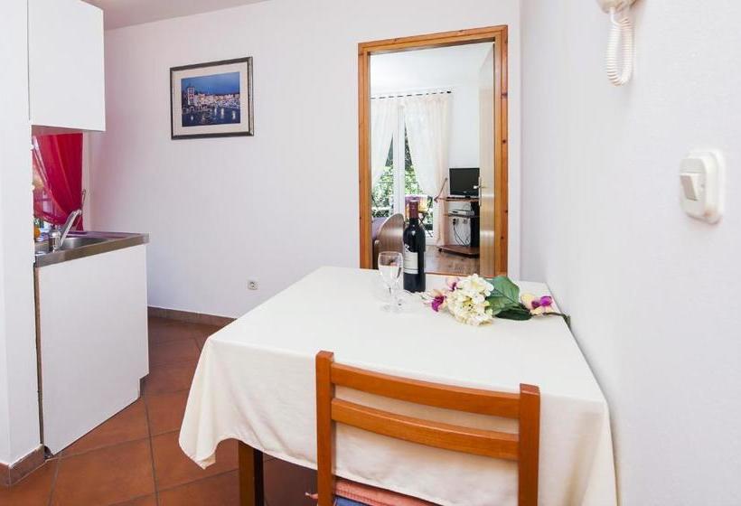 هتل Apartments Villa Borik