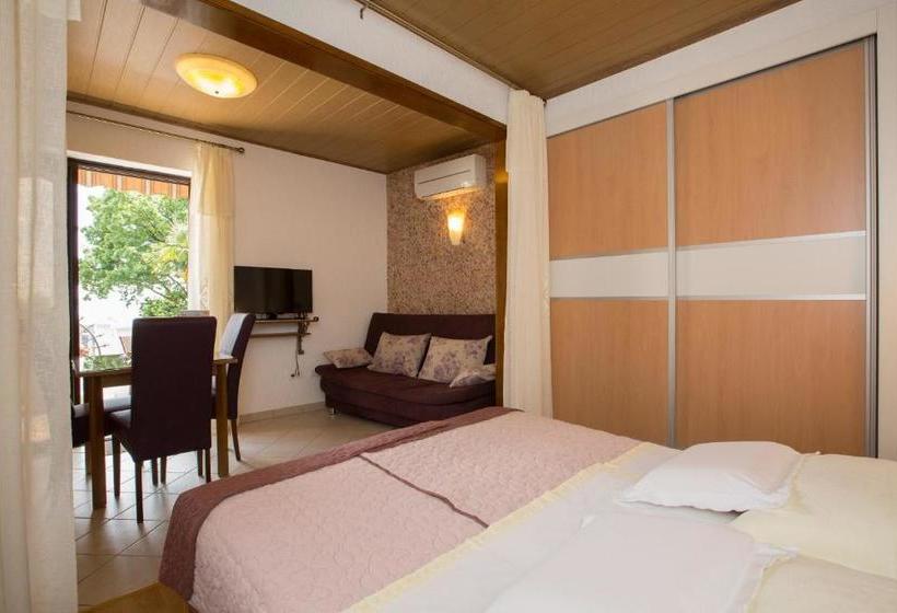 هتل Apartments Villa Nola