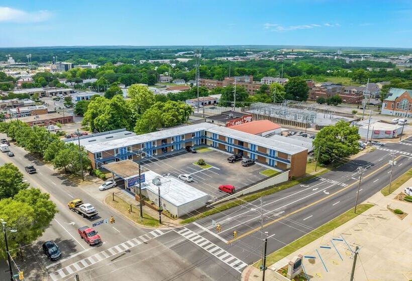 هتل Capitol Inn And Suites