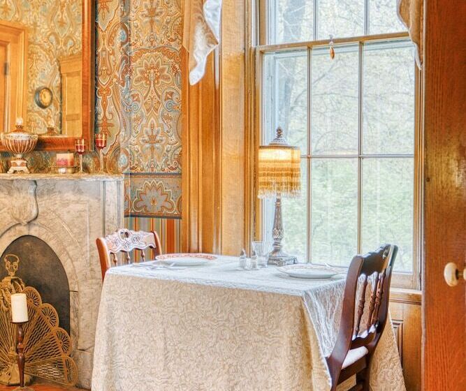 هتل Galena Inn Formerly Victorian Mansion