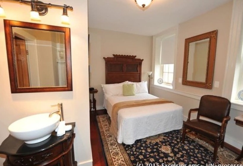Отель Inn At Springfield Manor