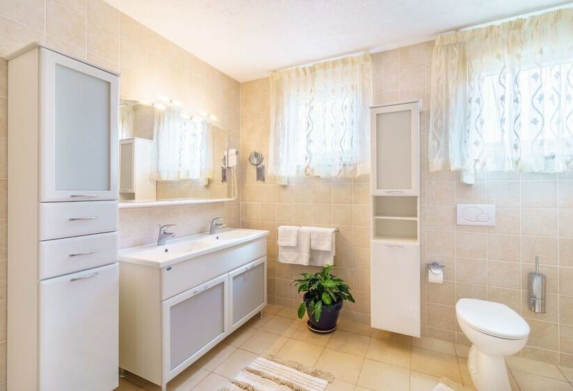 هتل Kis Residence