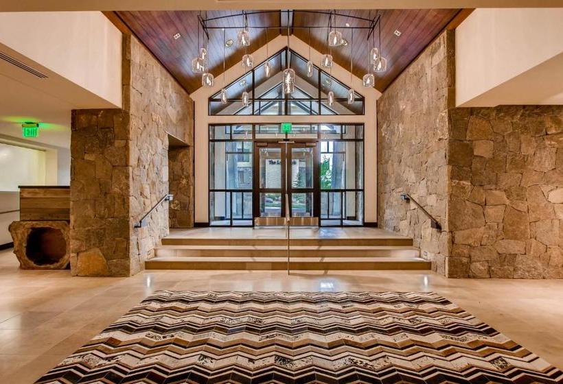 هتل The Lion Vail