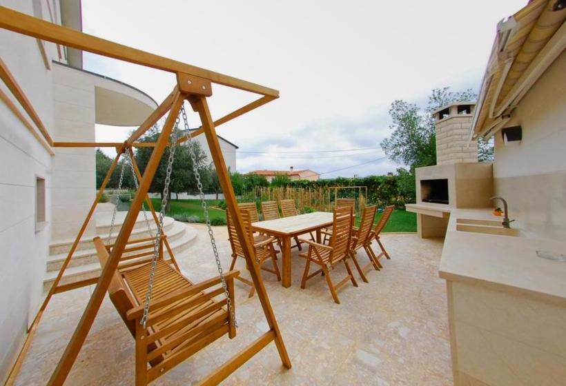 هتل Pula Comfort Apartments