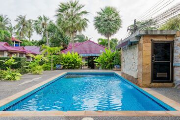 هتل Tananza Resort And Homestay Phuket