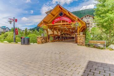 هتل Tucker Mountain Lodge 321
