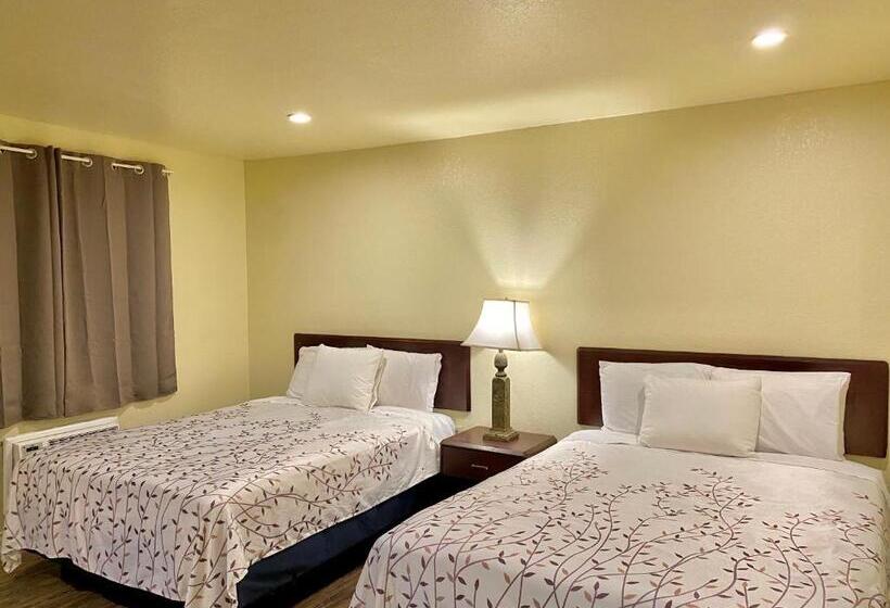 בית מלון כפרי Whistling Pines   Daily & Extended Stay, Elizabeth City