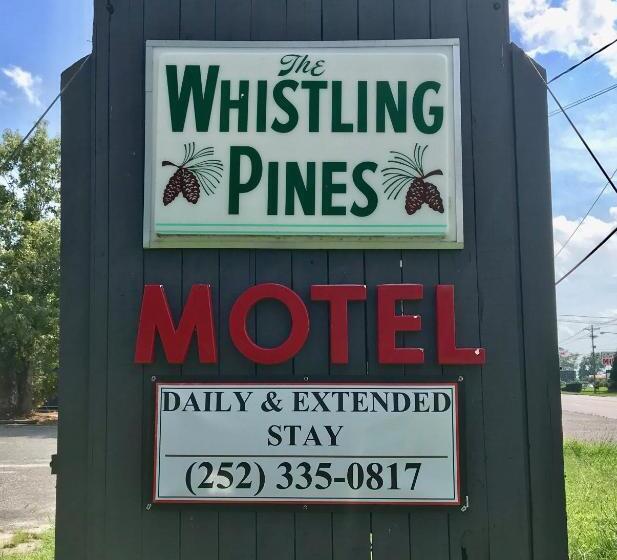 בית מלון כפרי Whistling Pines   Daily & Extended Stay, Elizabeth City
