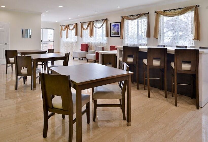 هتل Americas Inn & Suites Iah North