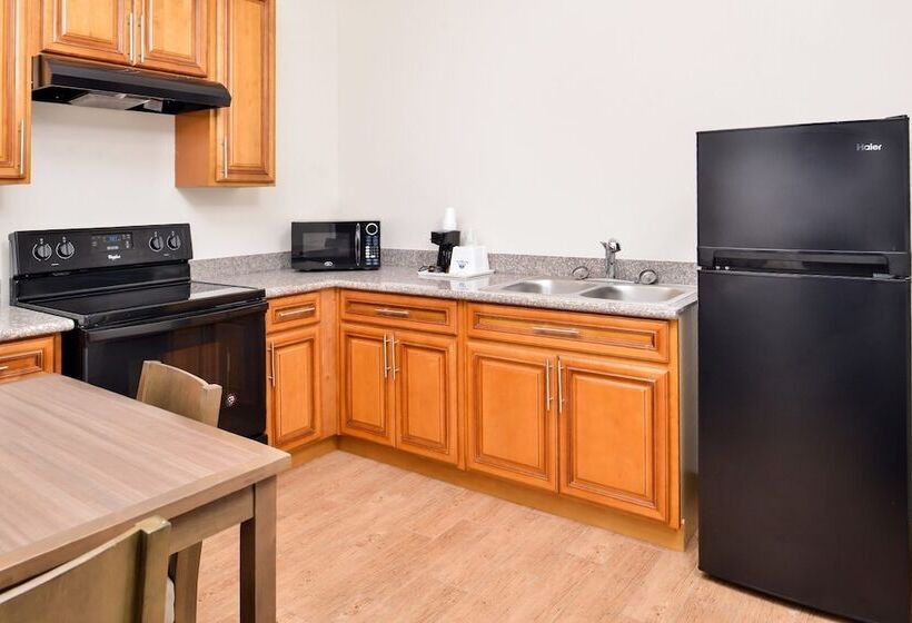 هتل Americas Inn & Suites Iah North