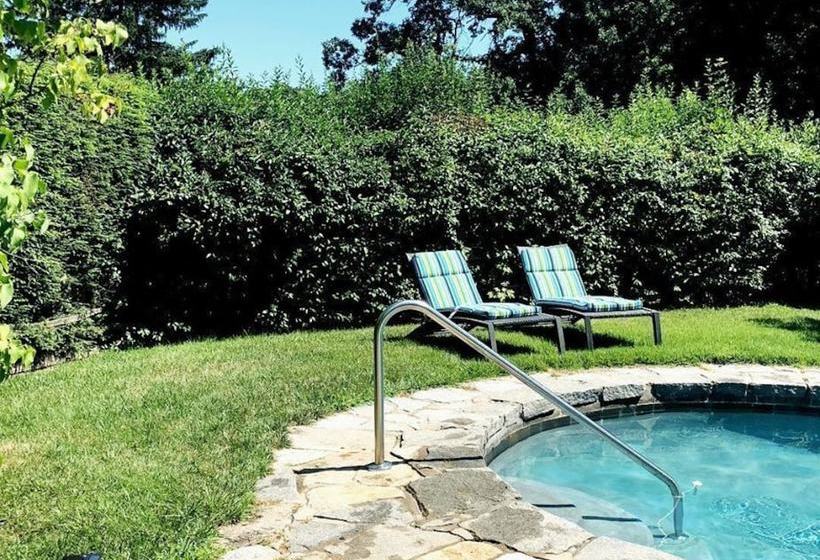 Отель Evergreen Bed & Breakfast
