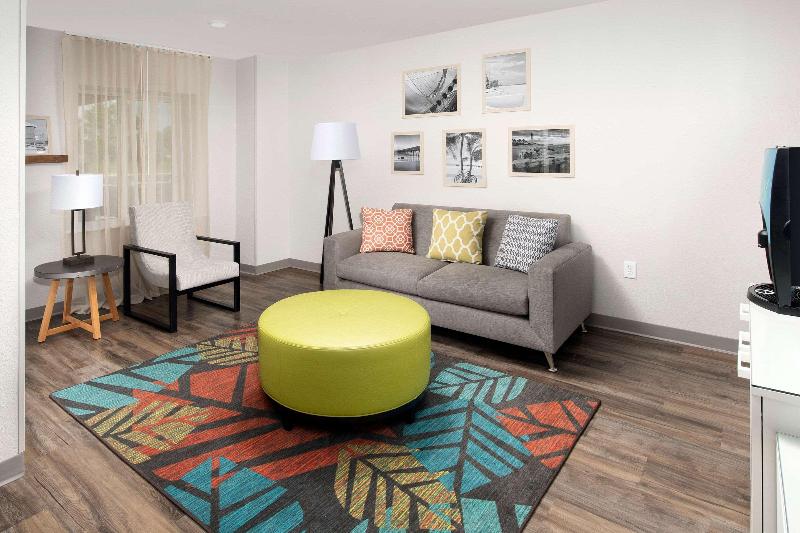 בית מלון כפרי Extended Stay America Select Suites   Deerfield Beach